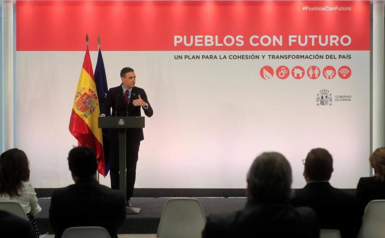 Sánchez presenta su plan para los pueblos con 10.000 millones