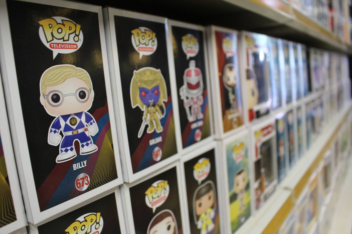 Rodrigo Vidal Sierra celebra el Día del Orgullo Friki al frente desde hace tres años de una de las tiendas de esta índole en León.