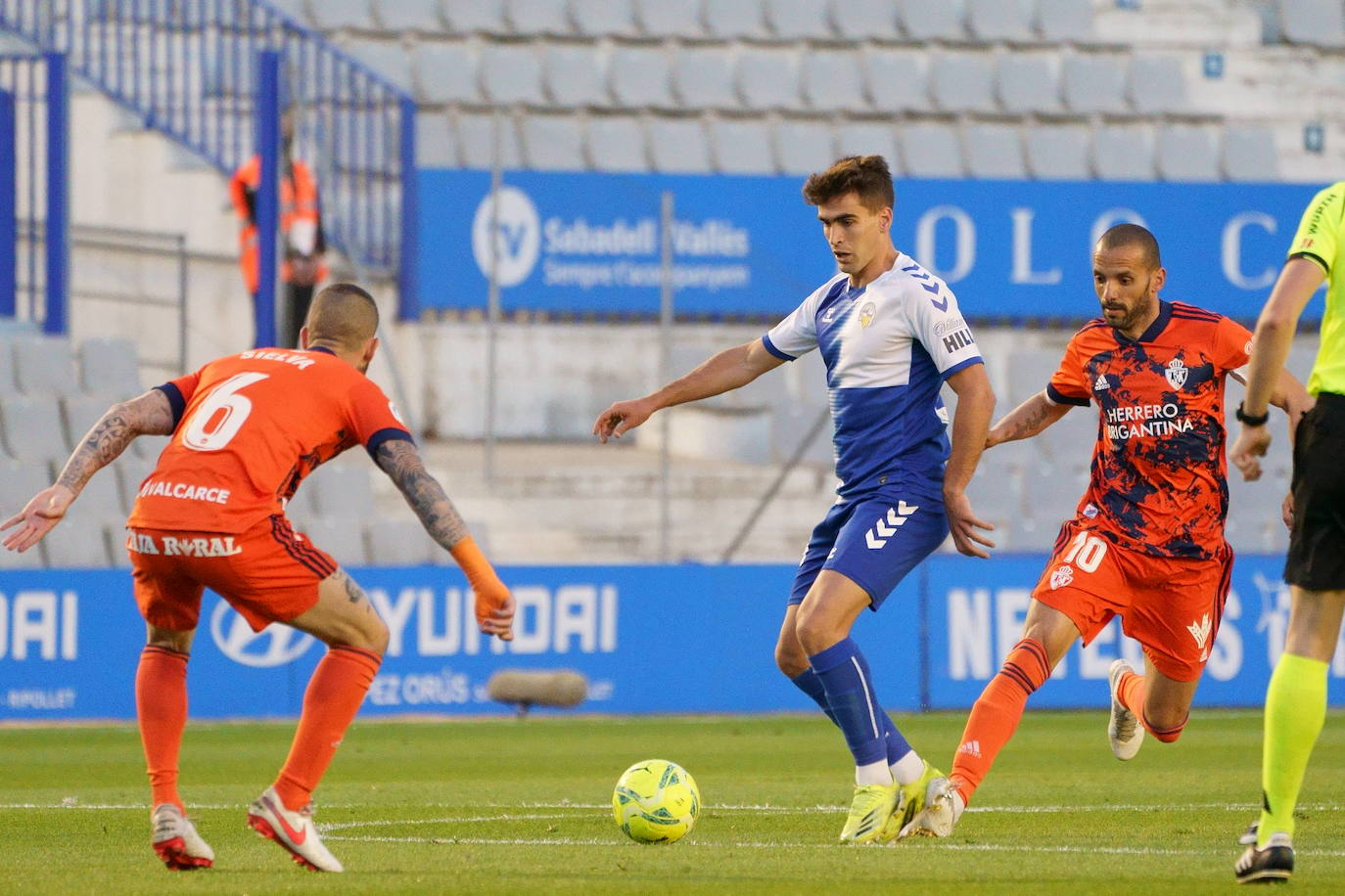 La SD Ponferradina visita la Nova Creu Alta para medirse al CE Sabadell en el último partido a domicilio del curso.