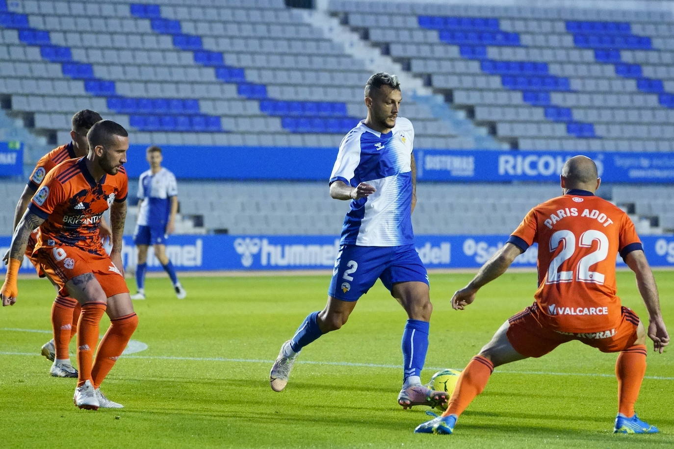 La SD Ponferradina visita la Nova Creu Alta para medirse al CE Sabadell en el último partido a domicilio del curso.