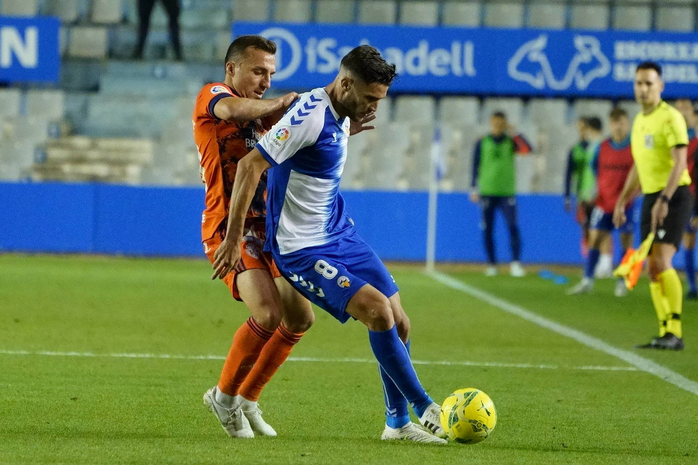 La SD Ponferradina visita la Nova Creu Alta para medirse al CE Sabadell en el último partido a domicilio del curso.