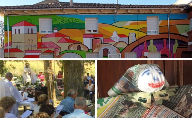 Arriba, mural que recrea el pueblo en la antigua casa del médico. Debajo, fieles durante la misa de la romería de Santa Marta y Vieja Remolona.