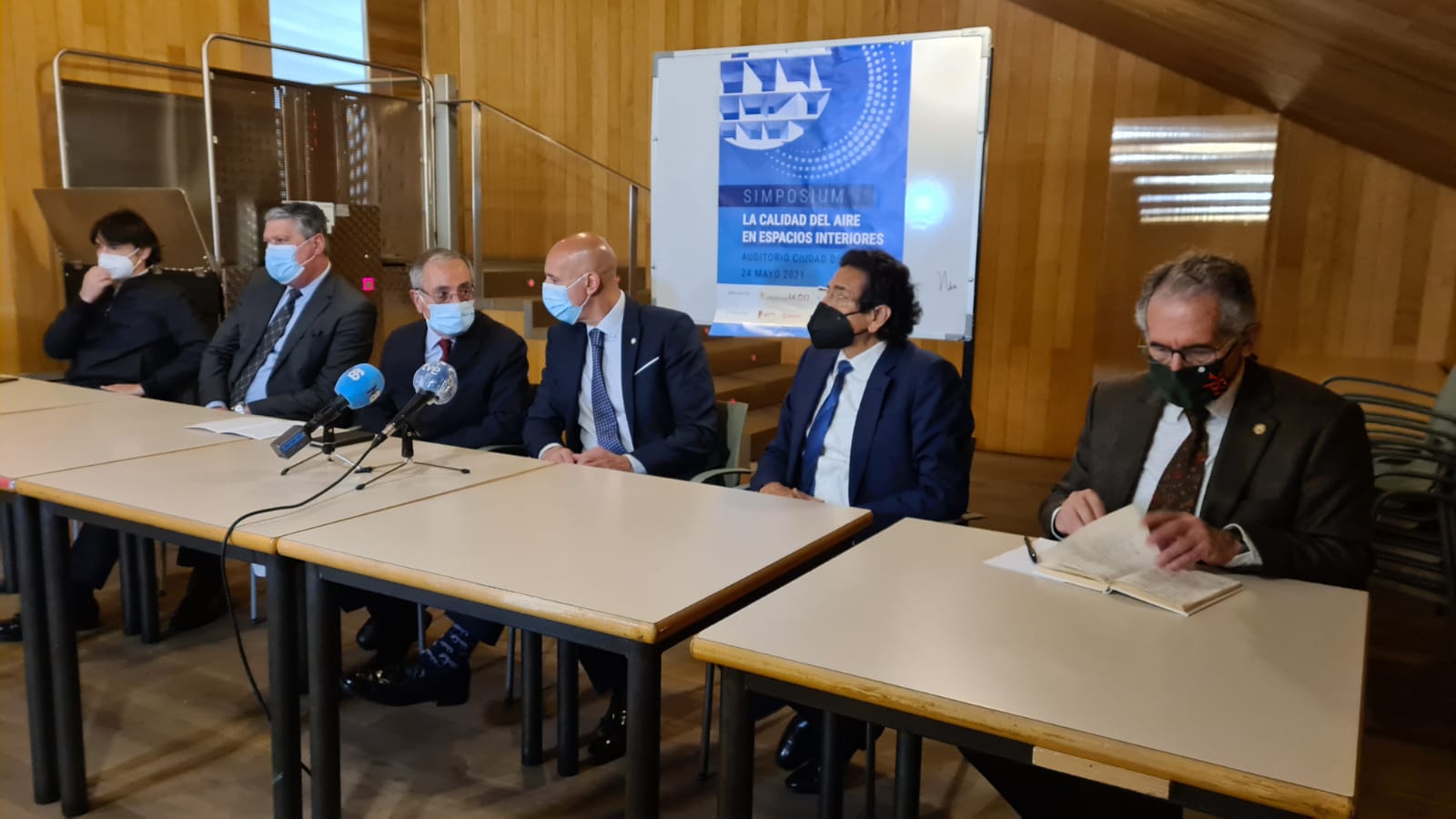 El Auditorio Ciudad de León acoge este simposio con una decena de expertos en la materia.