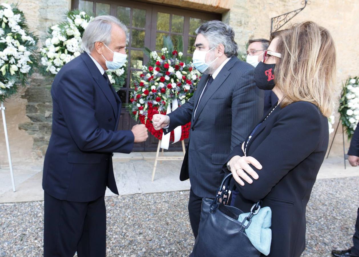 El ministro de Cultura y Deporte, José Manuel Rodríguez Uribes, asiste al funeral del compositor y director de orquesta Cristóbal Halffter en la Colegiata de Villafranca del Bierzo