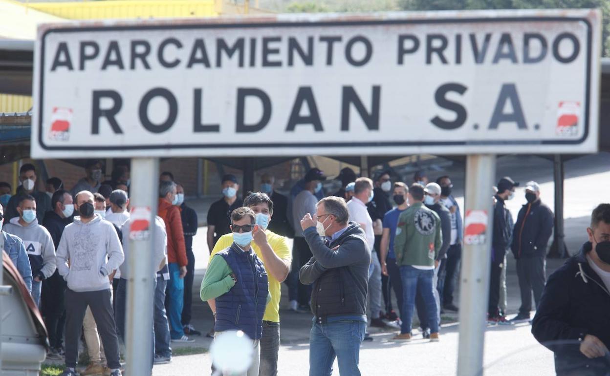 Imagen de la asamblea de trabajadores celebrada en las instalaciones de la acerera.