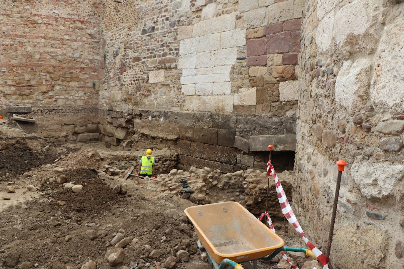 La zona arqueológica de la Era del Moro dotará a la capital de nuevos lienzos de su muralla que será puesta en valor.