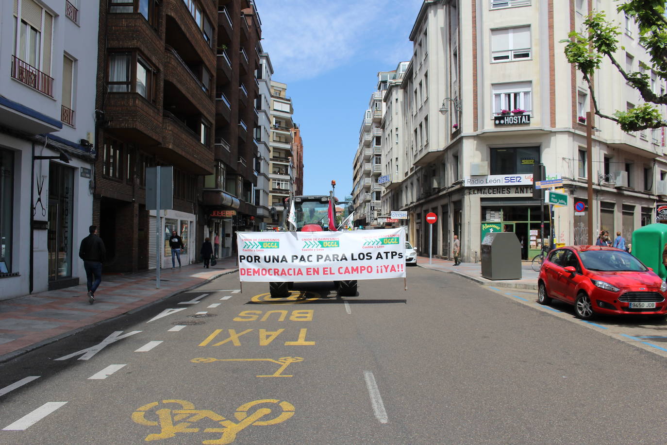 Trece camiones recorren las calles de León contra una PAC «cada vez menos productivista».