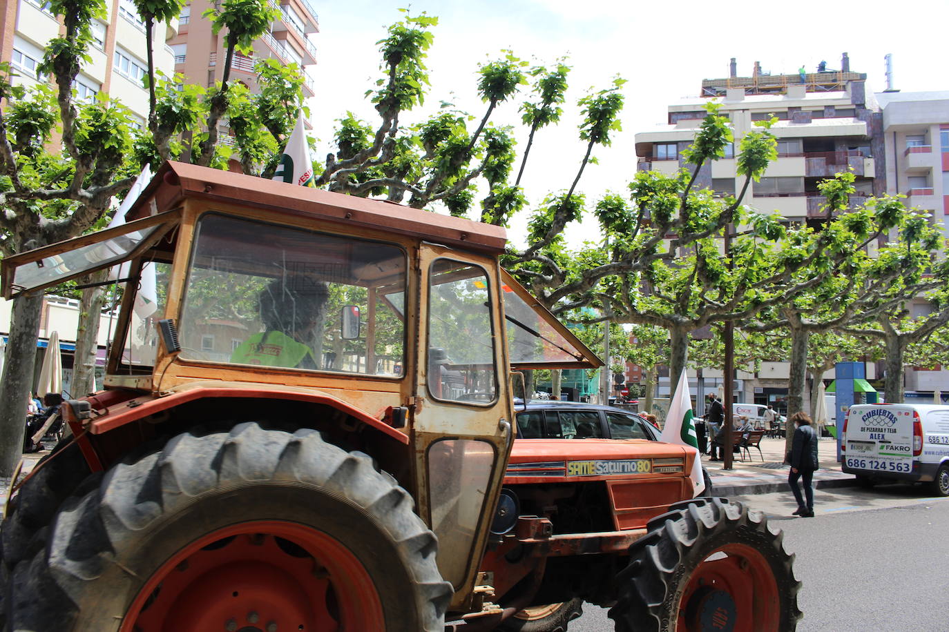 Trece camiones recorren las calles de León contra una PAC «cada vez menos productivista».