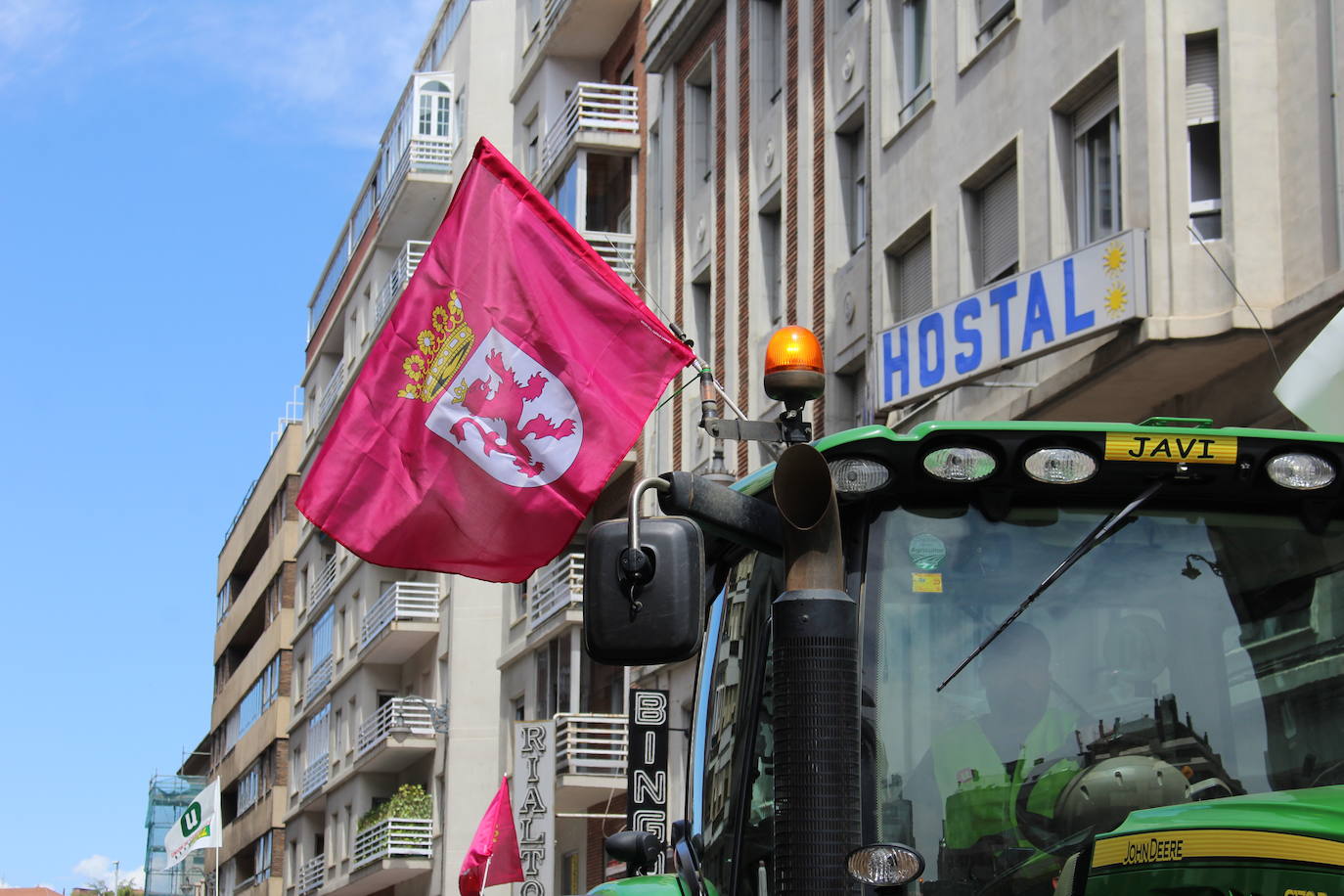 Trece camiones recorren las calles de León contra una PAC «cada vez menos productivista».