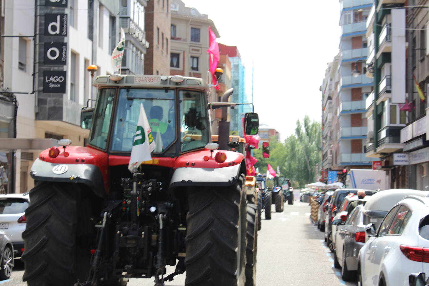 Trece camiones recorren las calles de León contra una PAC «cada vez menos productivista».