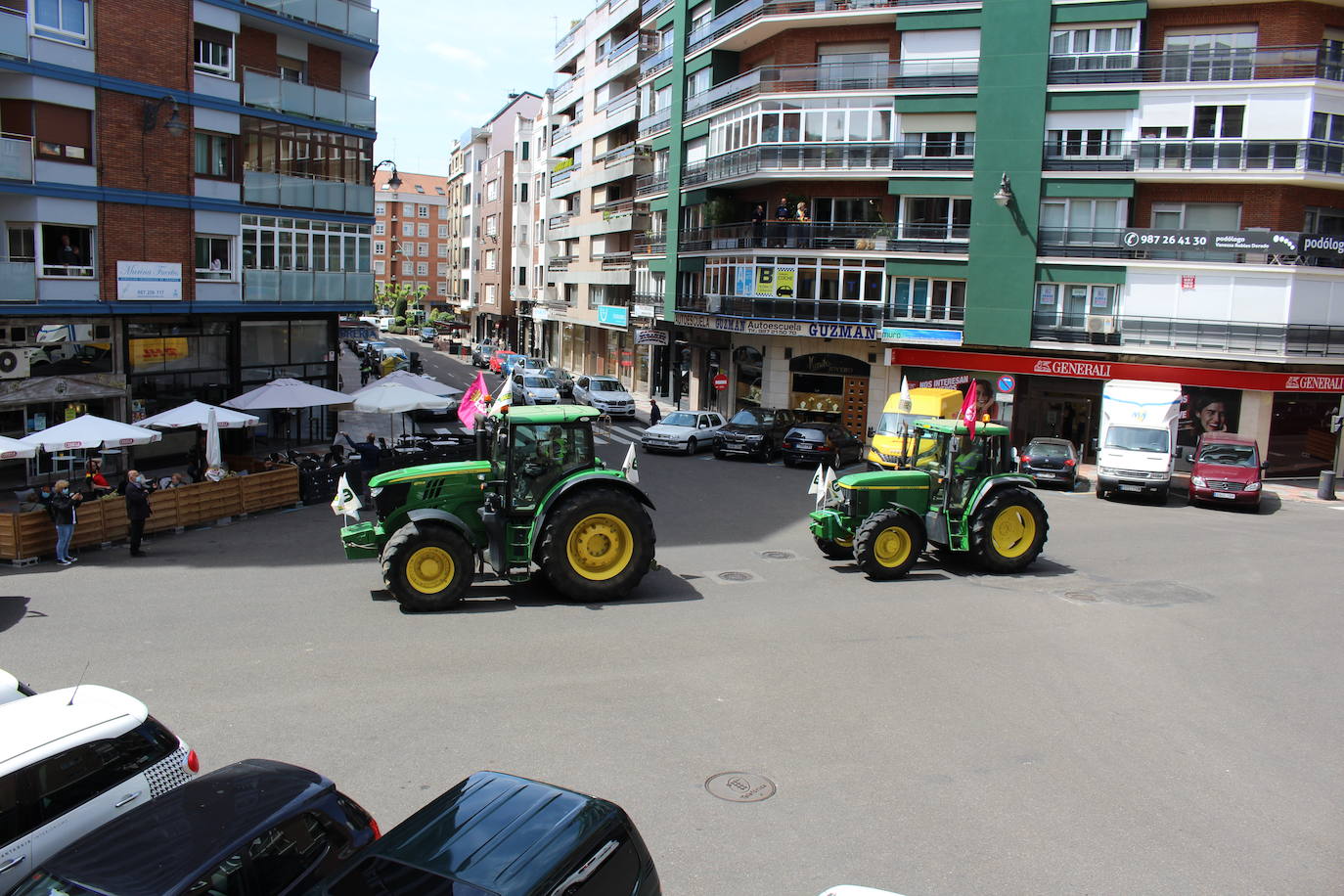 Trece camiones recorren las calles de León contra una PAC «cada vez menos productivista».