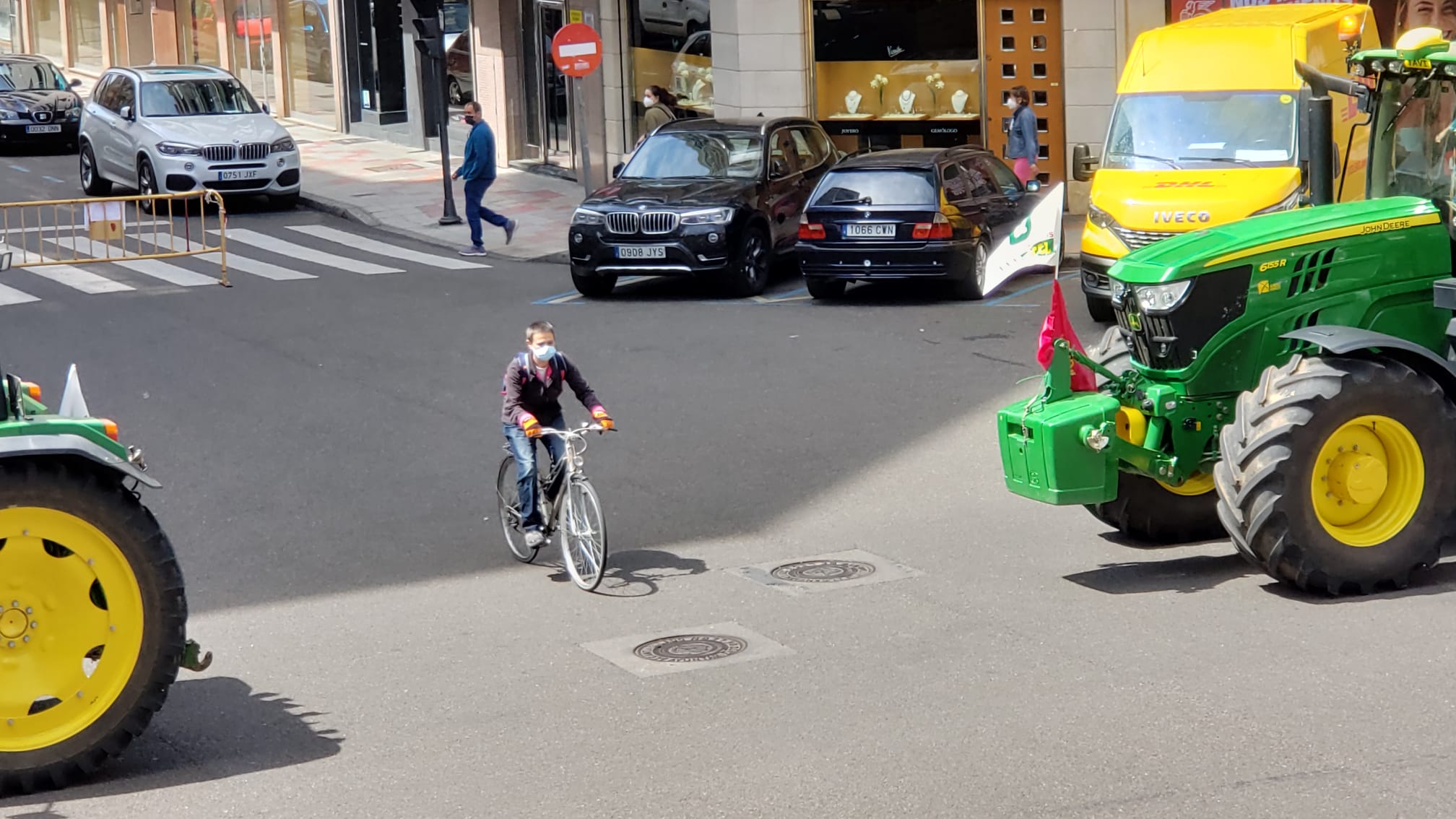 Trece camiones recorren las calles de León contra una PAC «cada vez menos productivista».