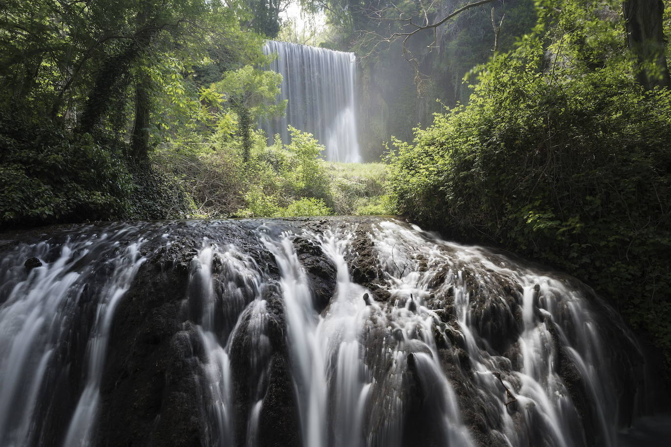 MONASTERIO DE PIEDRA (NUÉVALOS, ZARAGOZA) | El parque del Monasterio de Piedra, de Zaragoza, cuenta con caminos, senderos y grutas donde fusionarse con el encanto natural de cascadas, árboles centenarios y una vegetación propia de una película de aventuras. El agua es la protagonista de un recorrido de visita obligada para toda la familia. La entrada cuesta 15,50 euros para los adultos y 11 euros para niños. 