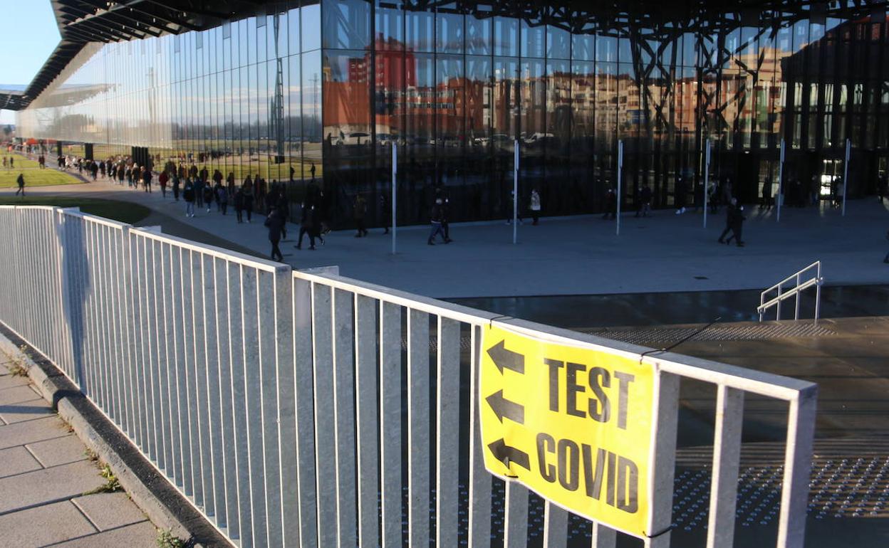 Test covid en el Palacio de Exposiciones de León.