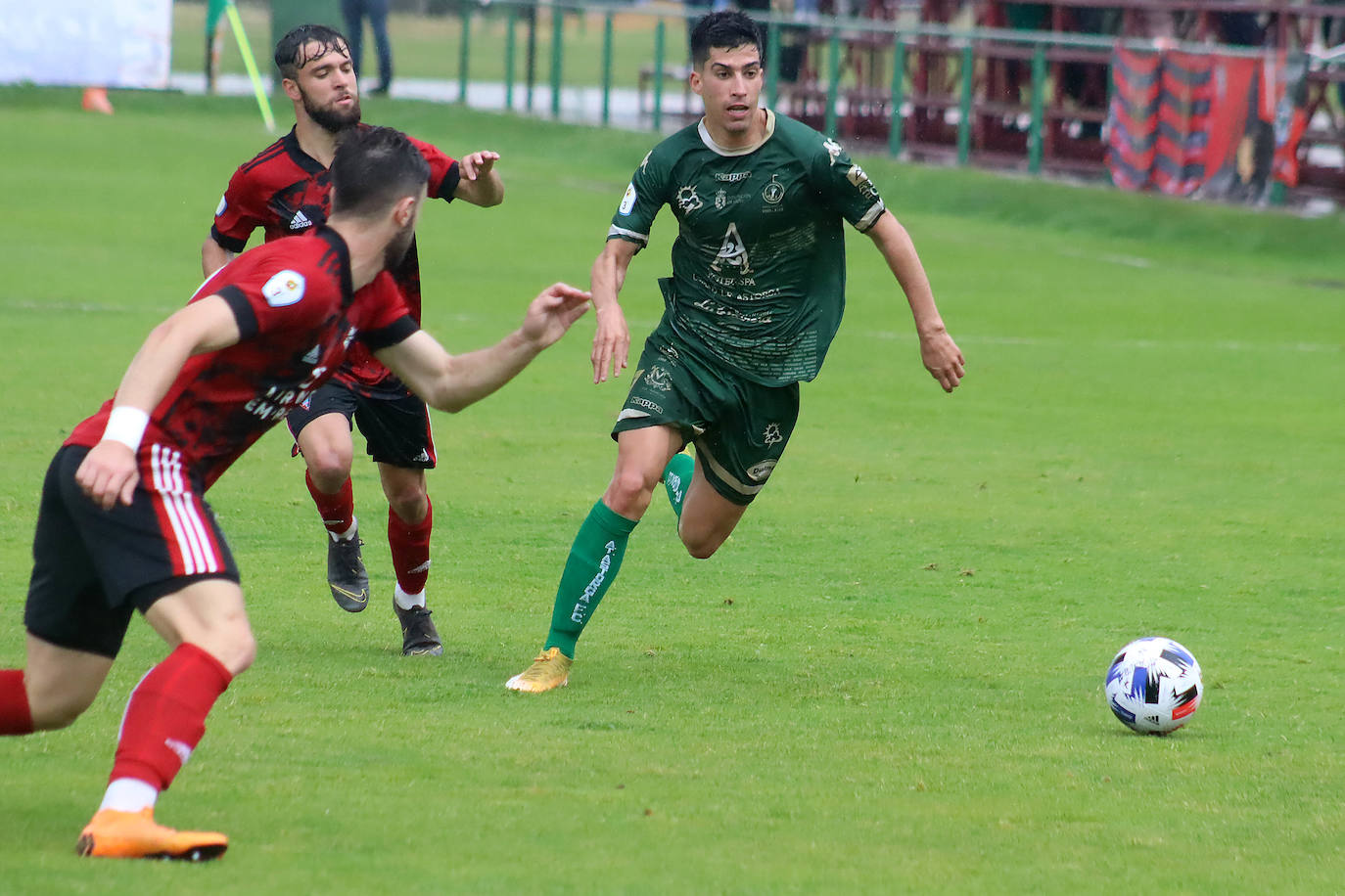 El Atlético Astorga recibió al Mirandés B en la semifinal del playoff de ascenso a Segunda RFEF.