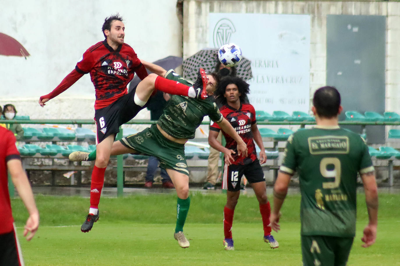 El Atlético Astorga recibió al Mirandés B en la semifinal del playoff de ascenso a Segunda RFEF.