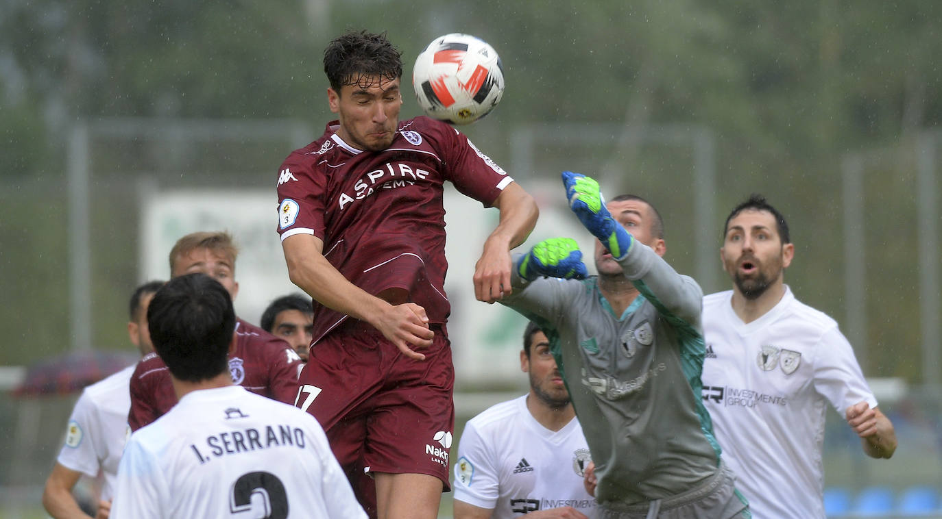 El conjunto leonés pierde en las semifinales de la fase de ascenso ante el Burgos Promesas por 2-1.