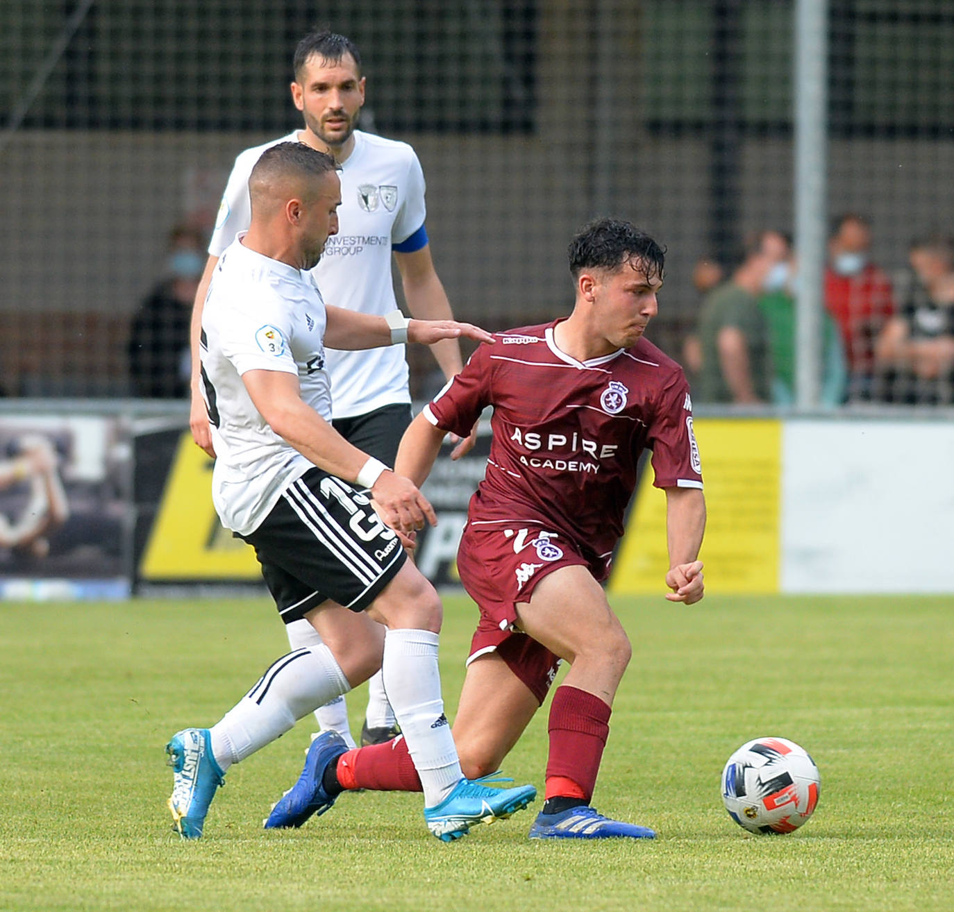 El conjunto leonés pierde en las semifinales de la fase de ascenso ante el Burgos Promesas por 2-1.