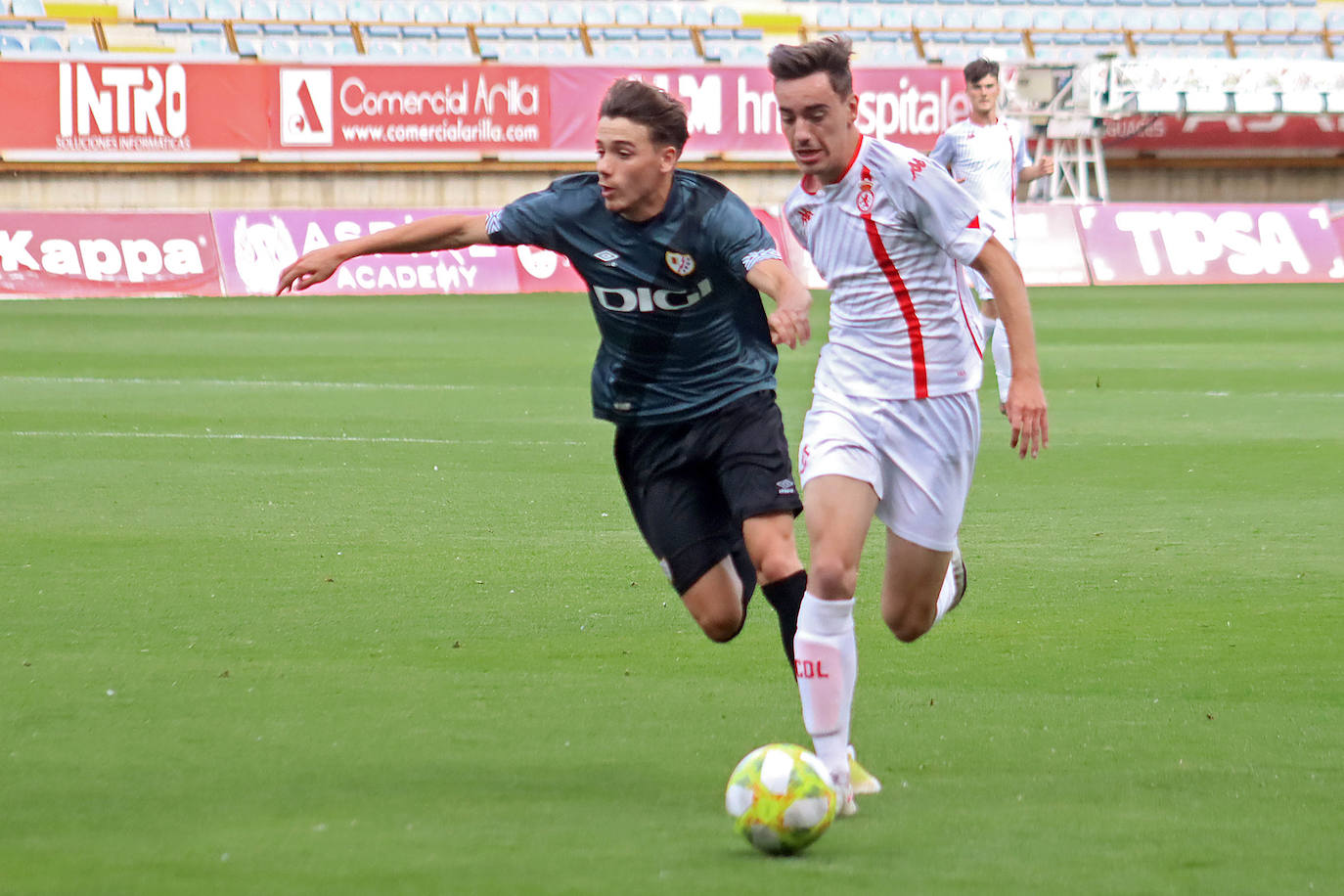 El conjunto dirigido por Adrián Cantabrana no puede con el Rayo Vallecano y pone el broche a una histórica temporada con derrota.