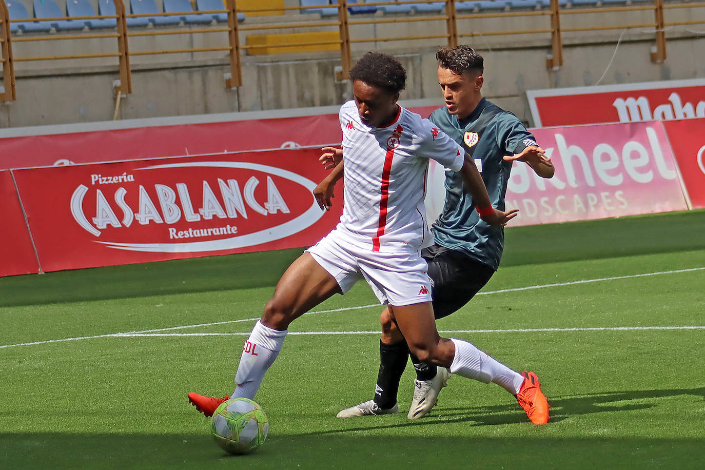 El conjunto dirigido por Adrián Cantabrana no puede con el Rayo Vallecano y pone el broche a una histórica temporada con derrota.