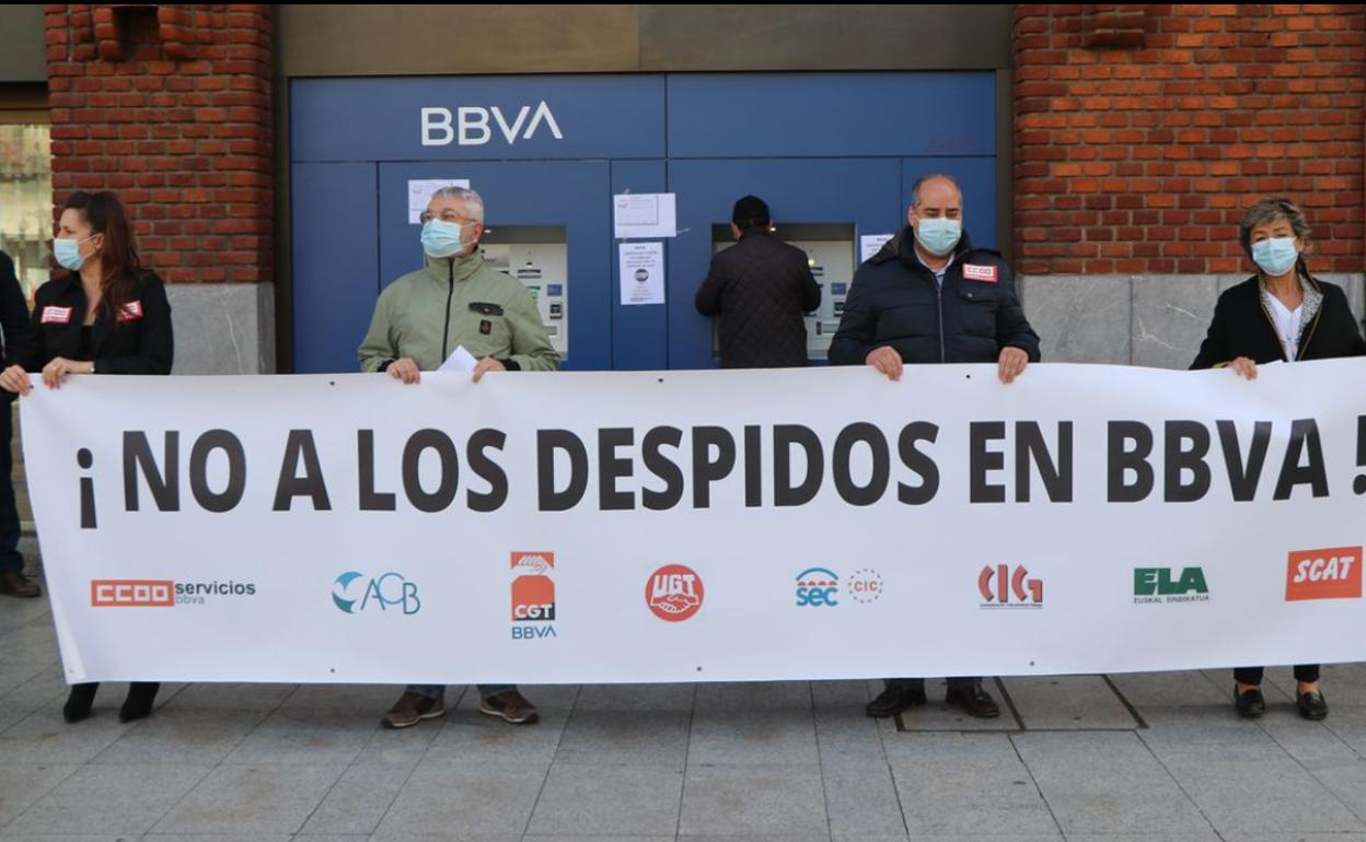 Izquierda Unida provincial de León apoya la huelga de los trabajadores de BBVA en la provincia