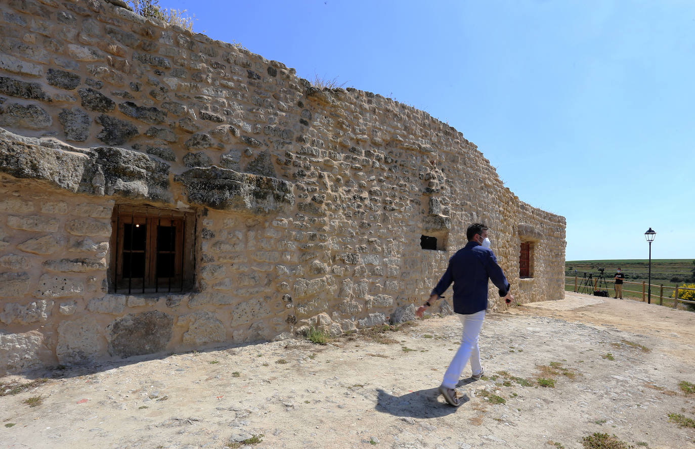 Fotos: El secretario general del PSCyL visita las casas-cueva de Trigueros del Valle