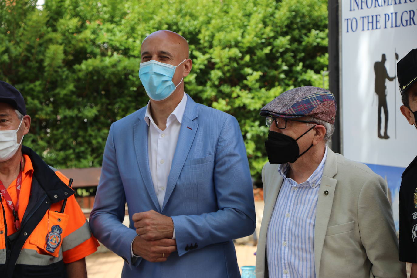 El puesto de información al peregrino de Puentecastro recupera su actividad con el objetivo de recuperar sus cifras de antes de la pandemia.