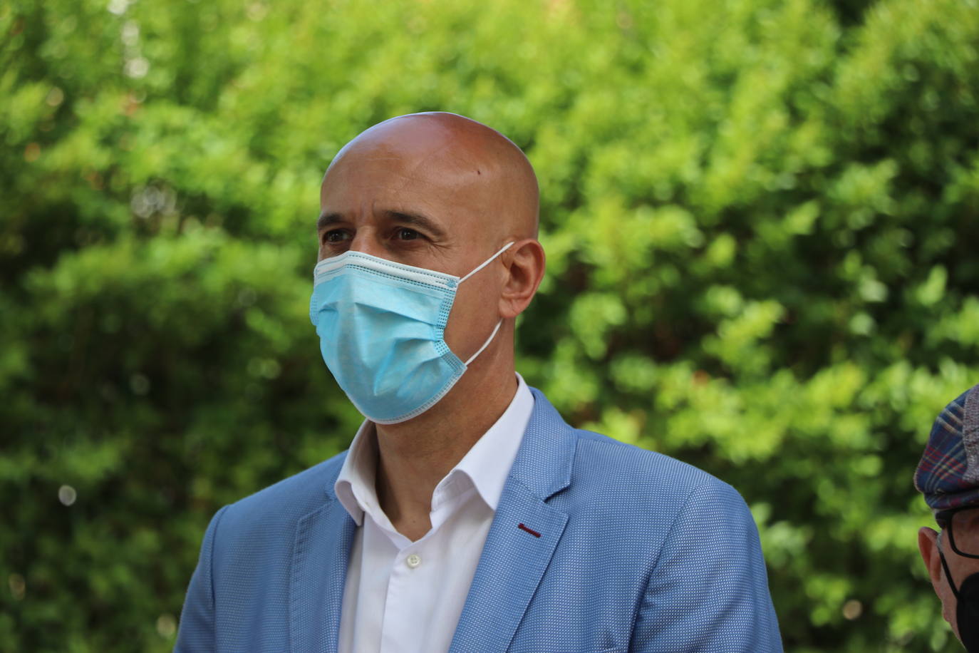 El puesto de información al peregrino de Puentecastro recupera su actividad con el objetivo de recuperar sus cifras de antes de la pandemia.