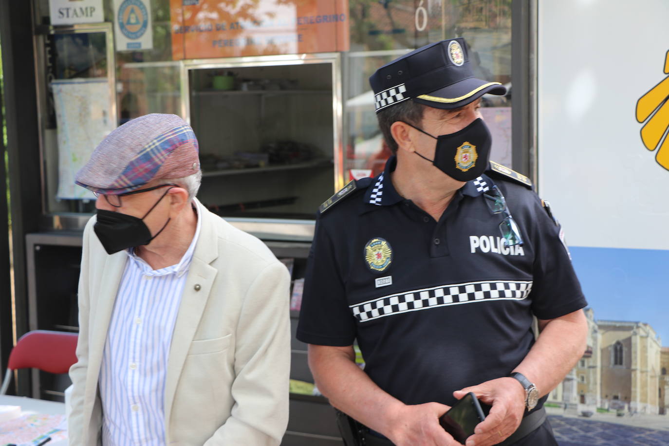 El puesto de información al peregrino de Puentecastro recupera su actividad con el objetivo de recuperar sus cifras de antes de la pandemia.