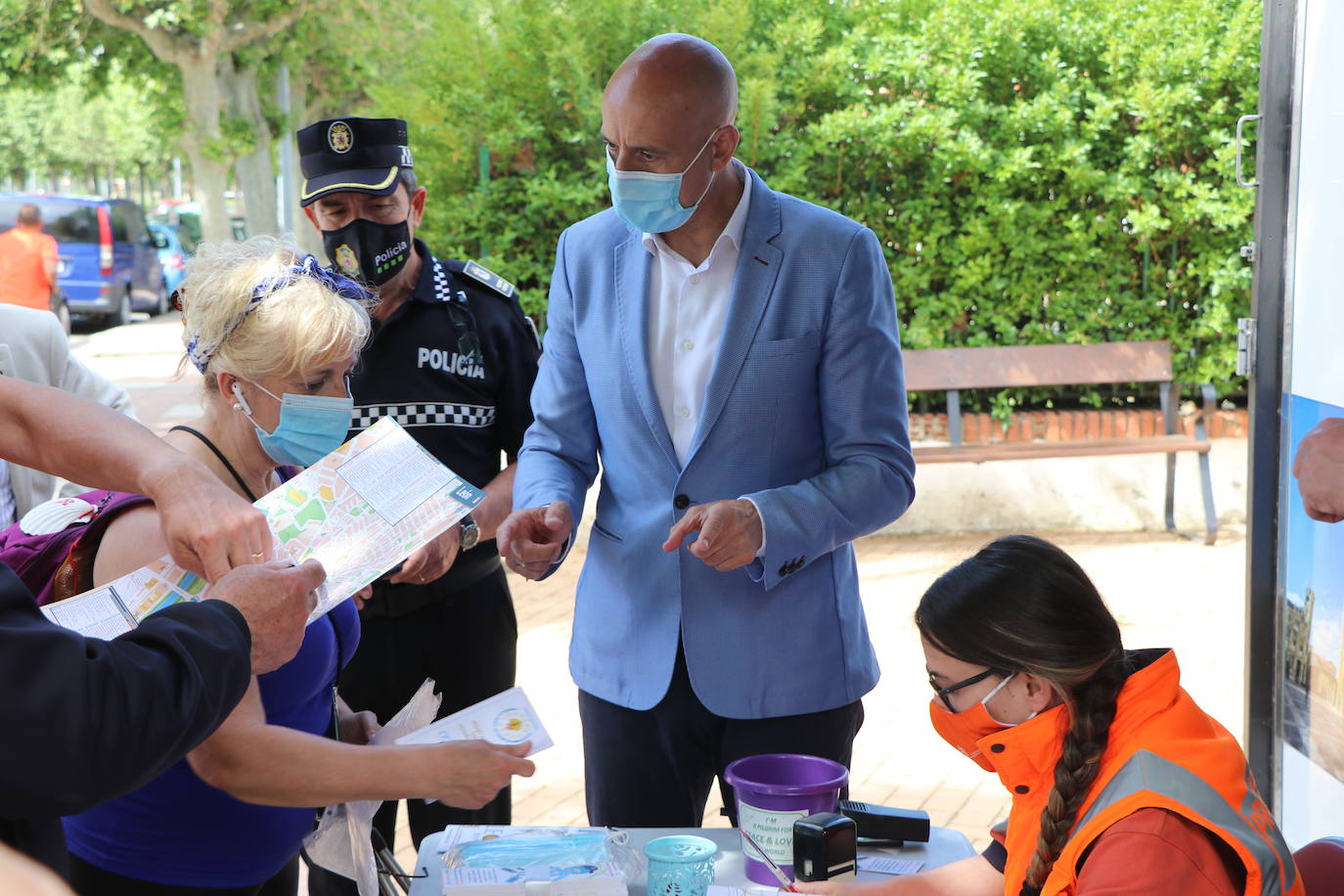 El puesto de información al peregrino de Puentecastro recupera su actividad con el objetivo de recuperar sus cifras de antes de la pandemia.