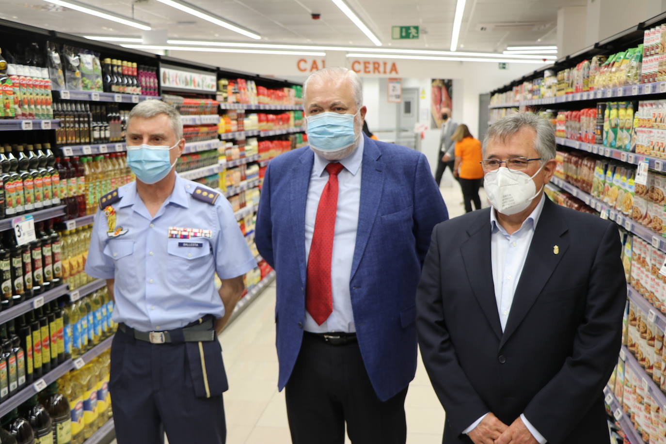 La cadena E.Leclerc estrena su quinto supermercado en el Alfoz con varias personalidades en su inauguración.