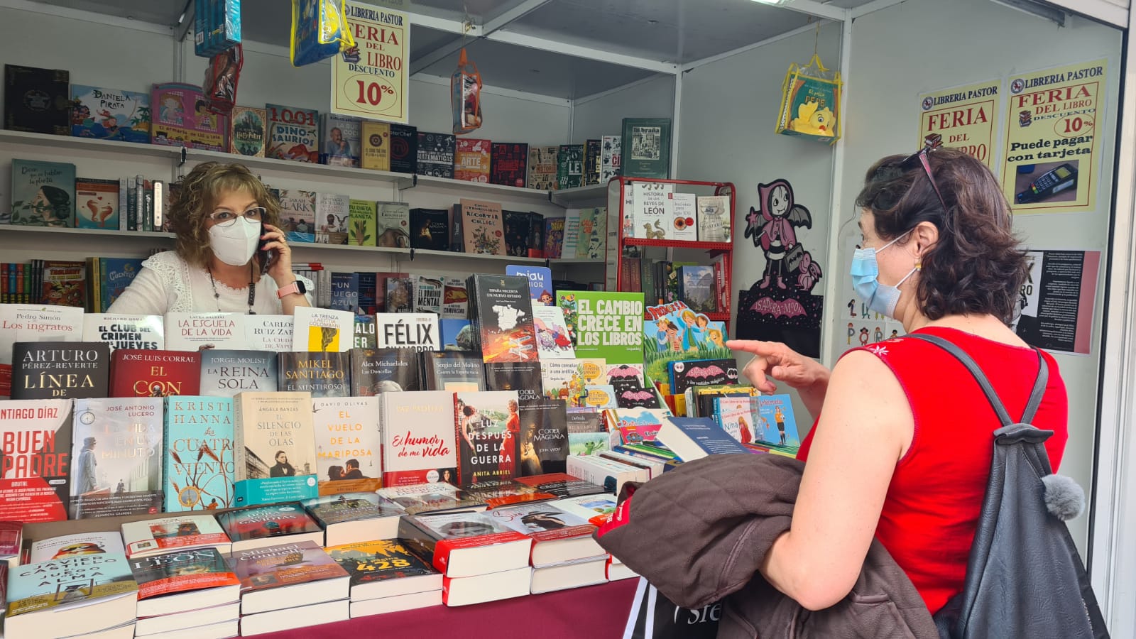 Los libros ganan la batalla al virus en una feria segura y con alta afluencia de público.