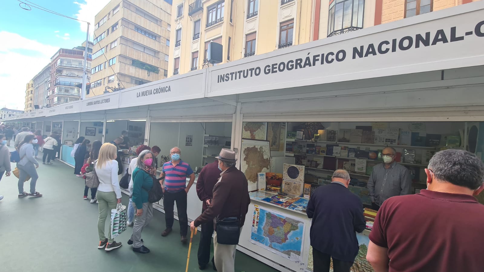 Los libros ganan la batalla al virus en una feria segura y con alta afluencia de público.