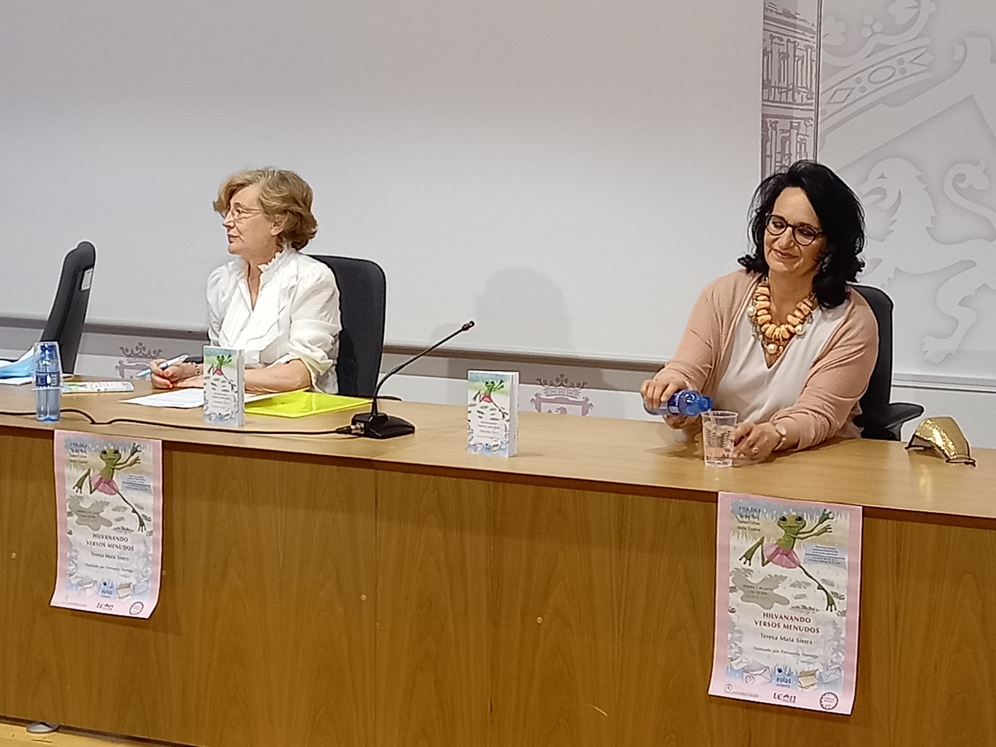 Presentación del libro 'Hilvanando versos menudos'