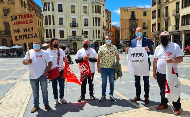 Galería. El alcalde de León muestra su apoyo a los trabajadores.