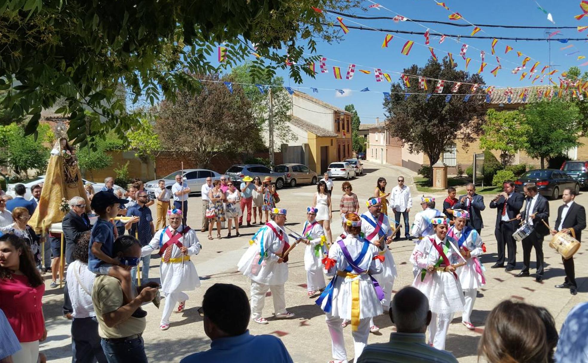 Paloteo en honor de la Virgen de las Nieves en Gatón de Campos.