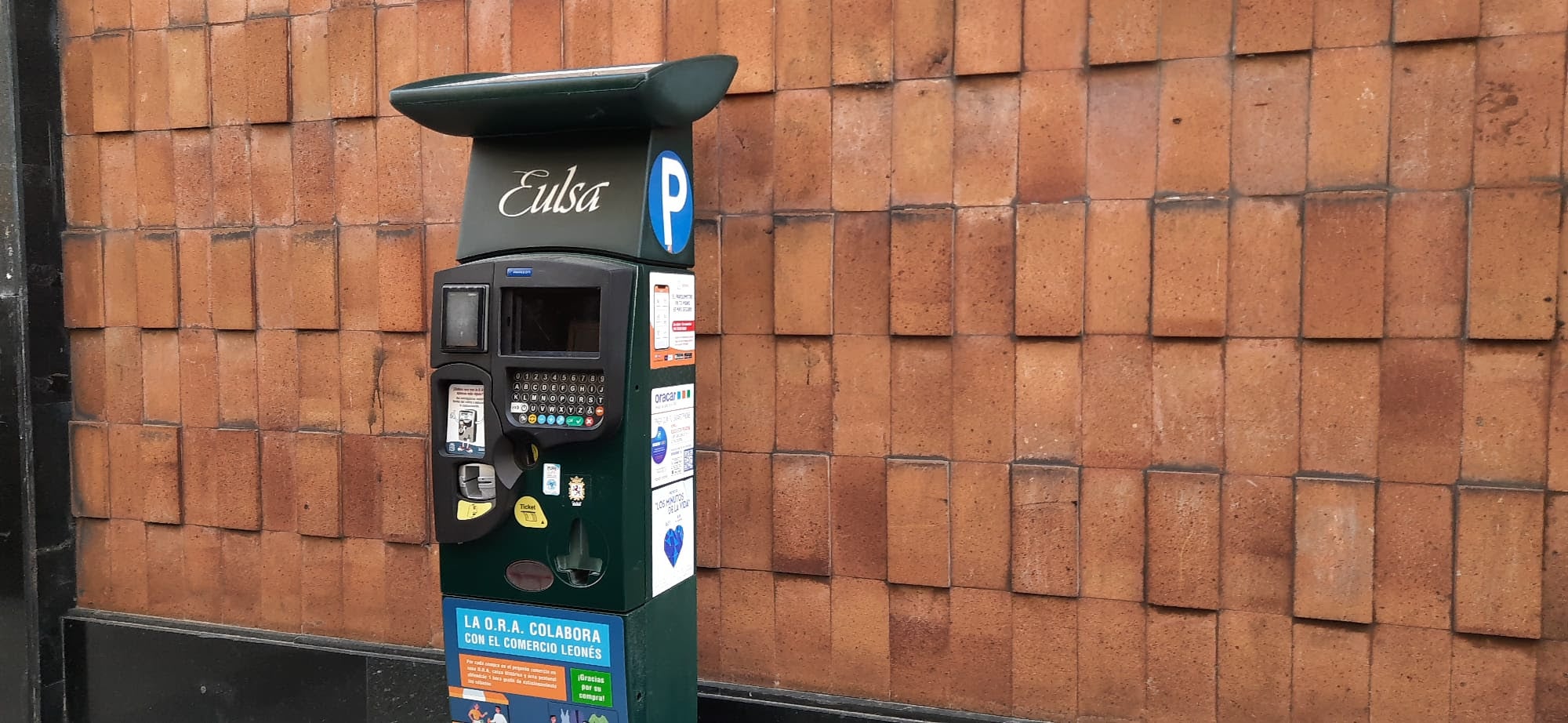 Imagen de un parquímetro de la ciudad de León.