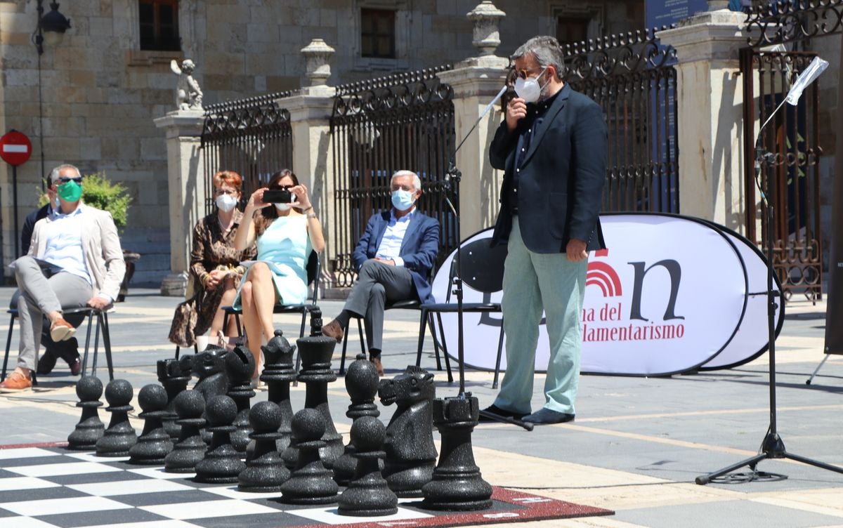 El torneo presenta su nueva edición a los pies de la Catedral y repetirá su formato online