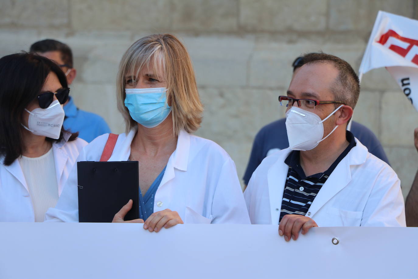 Los trabajadores de Inbiotec se concentran en defensa de la supervivencia del Instituto de Biotecnología de León y por el mantenimiento de los puestos de trabajo del personal del centro tecnológico.