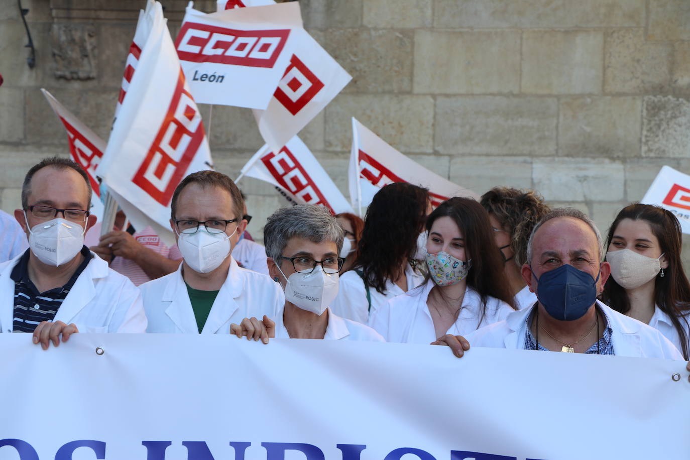 Los trabajadores de Inbiotec se concentran en defensa de la supervivencia del Instituto de Biotecnología de León y por el mantenimiento de los puestos de trabajo del personal del centro tecnológico.