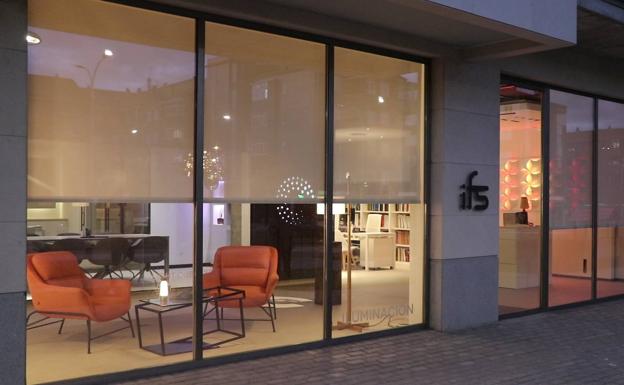 El ShowRoom de IFS luce todas sus posibilidades de noche.