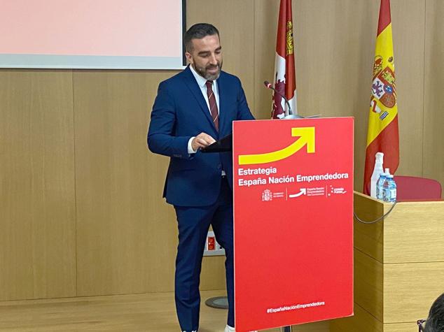 El alto comisionado de la presidencia del Gobierno para la Estrategia España Nación Emprendedora, Francisco Polo, presenta en la Ciuden el proyecto gubernamental de apoyo al emprendimiento | En el conjunto nacional la inversión rondará los 4.900 millones de euros que se adecuarán a la entidad de los proyectos a desarrollar. 