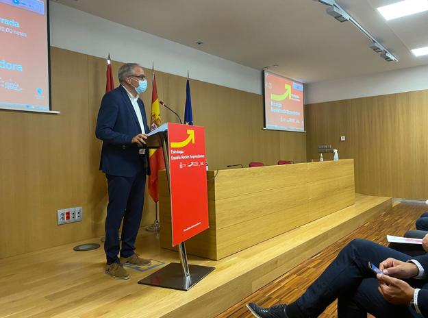 El alto comisionado de la presidencia del Gobierno para la Estrategia España Nación Emprendedora, Francisco Polo, presenta en la Ciuden el proyecto gubernamental de apoyo al emprendimiento | En el conjunto nacional la inversión rondará los 4.900 millones de euros que se adecuarán a la entidad de los proyectos a desarrollar. 