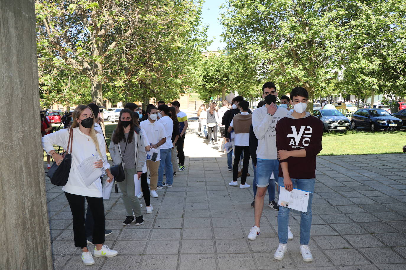 Un 10% menos de estudiantes que el año pasado se presentan a las pruebas de Selectividad en León y Ponferrada.