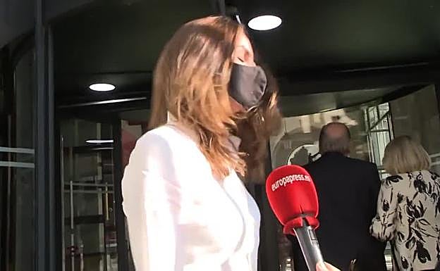 Amaia Salamanca atiende a los medios.