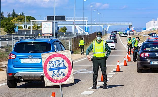 El ponente del Constitucional apuesta por declarar ilegal el primer estado de alarma