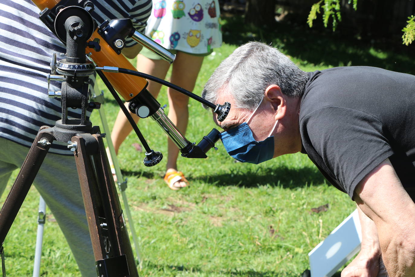 La Asociación Leonesa de Astronomía organiza en el patio del IES Padre Isla una observación del eclipse solar que ocultará una 18,6% del astro | Este fenómeno «inusual y único» en España se repetirá de una forma mucho más potente en 2034