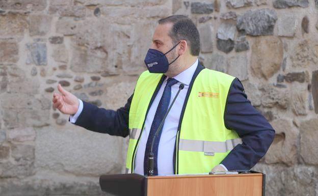 José Luis Ábalos en su intervención y visita a León este viernes. 