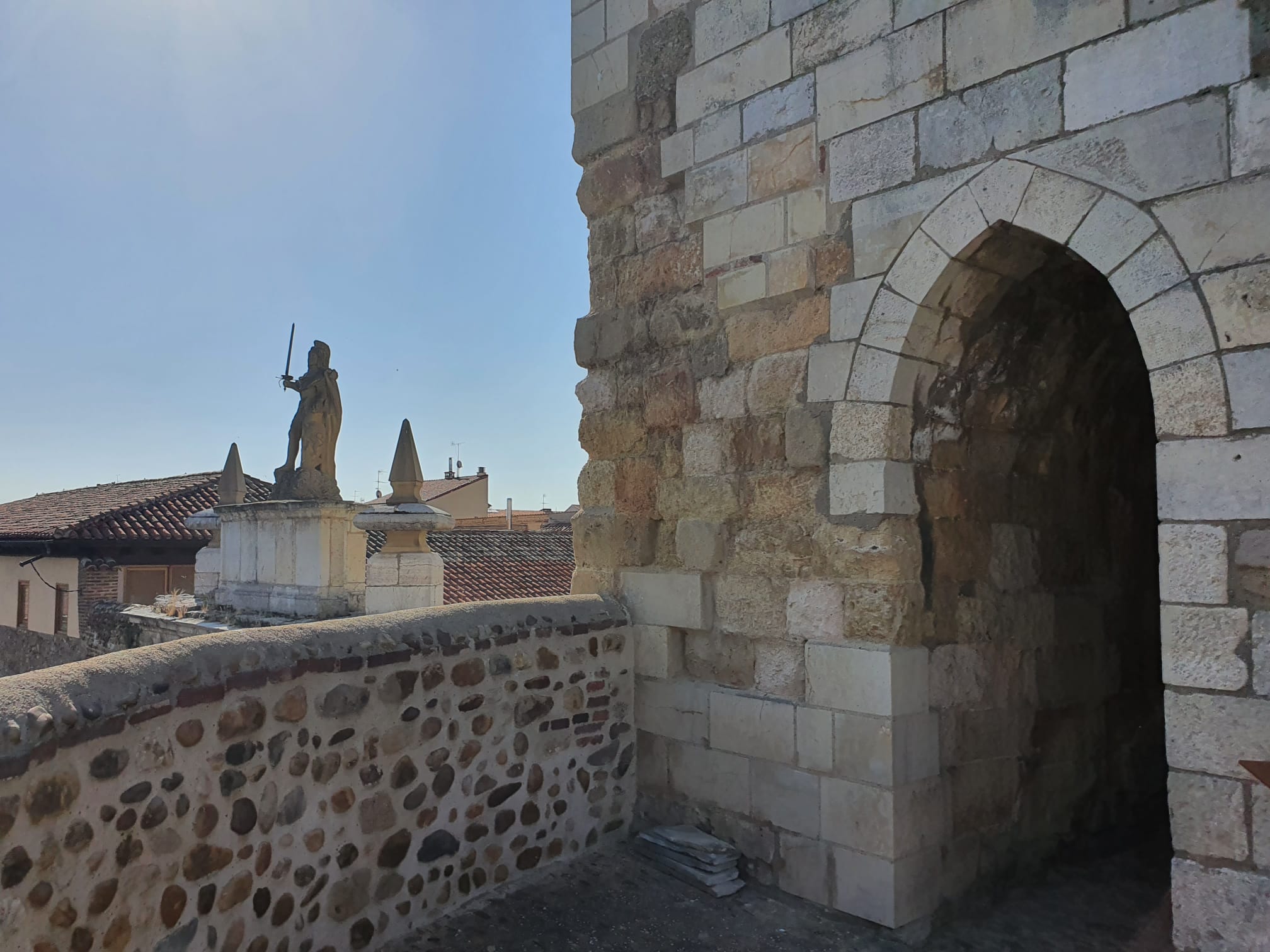 'Muestar de la exposiciónTrazas: Edificios y maestros de la provincia de León