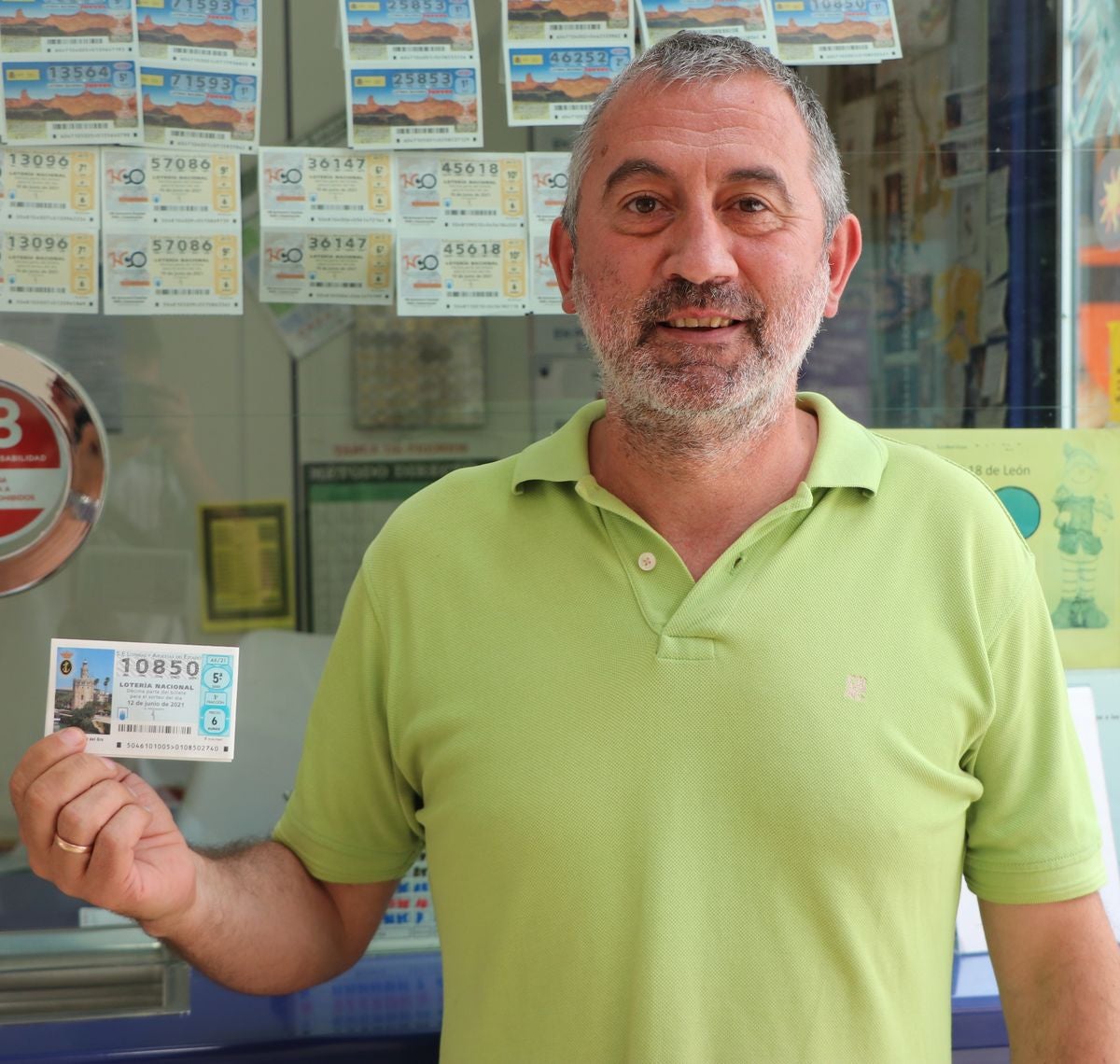 La administración de Lotería de Carrefour, en León, vende más de seis series del primer premio, a lo que se suman los boletos dispensados en dos despachos de León y una administración de Astorga.